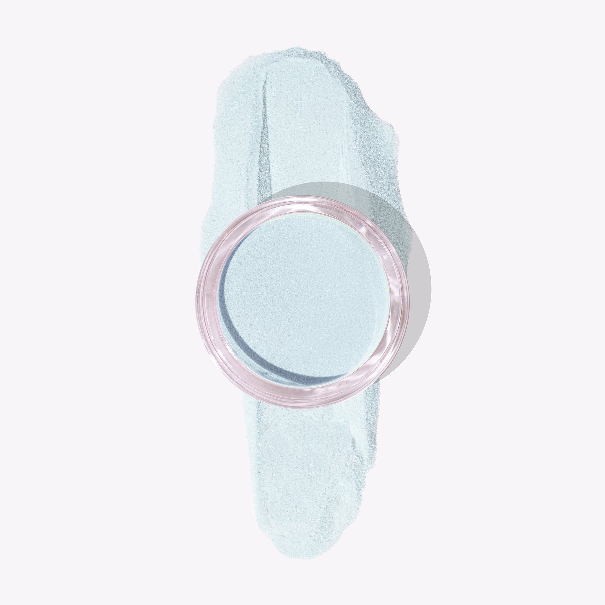 Ljus babyblå nageldipppulver och gellack för nageltrender 2024. Perfekt för hållbara naglar hemma och nagelkit, en drömmig sommarfärg för boho-smycken