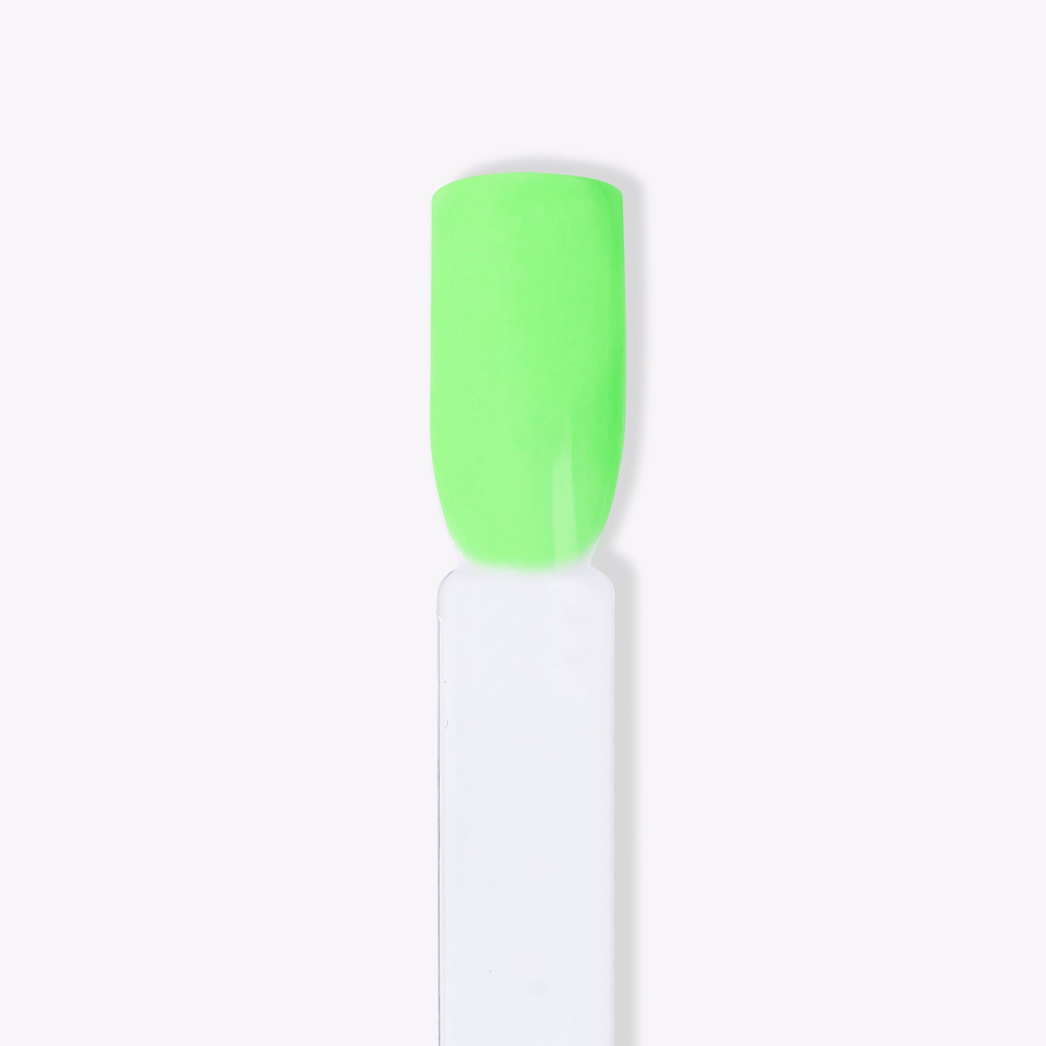 Närbild av Mood ljus neongrön nagellack för naglar hemma och nageltrender 2024. Idealisk för hållbara naglar med nagelkit och gellack, perfekt för den soliga säsongen